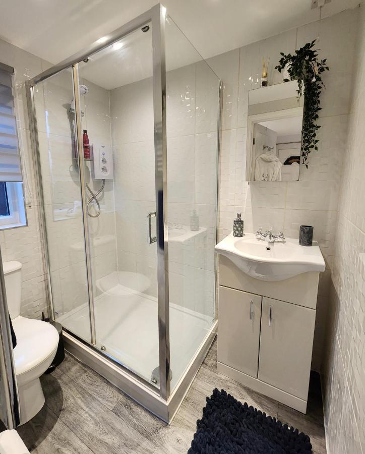 Studio Apartment The Den Colnbrook Exterior foto